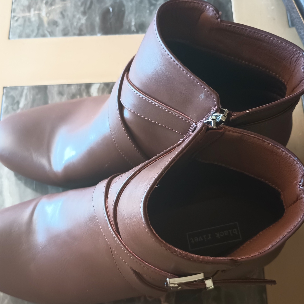 Black Rivet Women Brown Ankle Boots with Buckle Size 11 - Picture 6 of 7